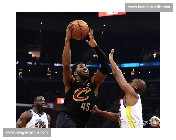 2017年常规赛骑士对阵勇士巅峰对决回顾与战术解析表现评述 2017年常规赛骑士对阵勇士巅峰对决回顾与战术解析表现评述